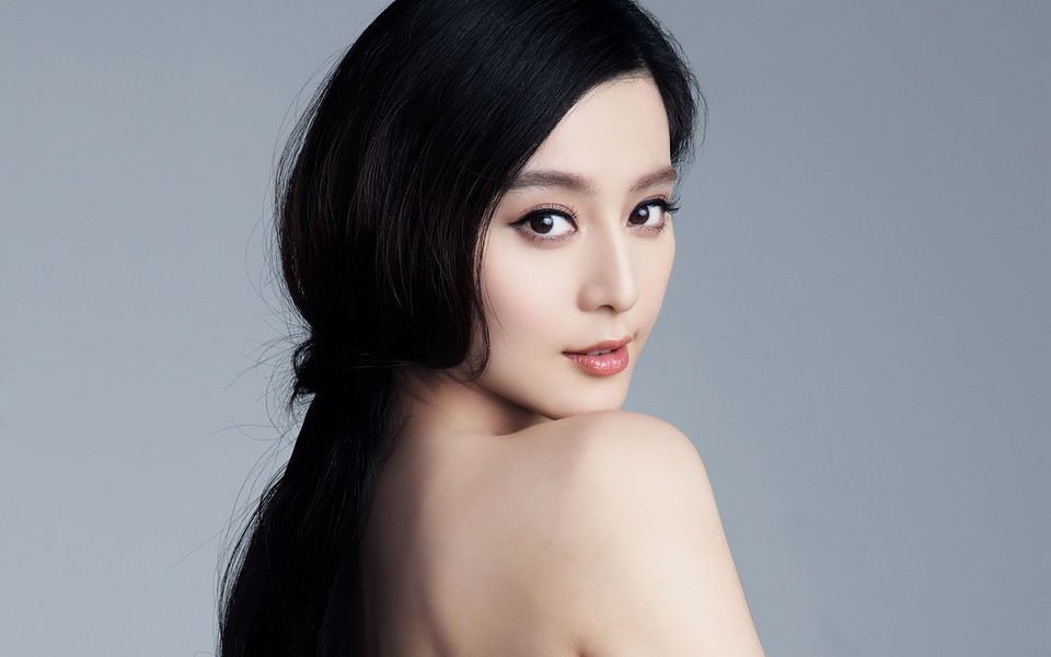 范冰冰近期高清照片 ChMkJlbK1TqII7I9AADex8k0ufsAALJpwJwFE8AAN7f346.jpg